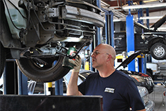 Mechanic working | Kennsaw-Autocenter | Gallery | Image 31